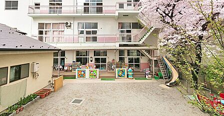 新宿成子坂愛育園 徒歩5分。 360m