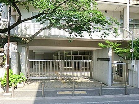 新宿区立西新宿中学校 徒歩4分。 310m
