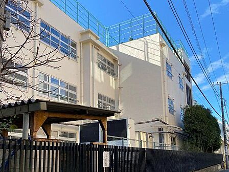 渋谷区立広尾中学校 徒歩15分。 1180m
