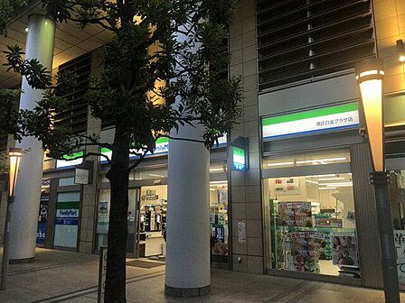 ファミリーマート港区白金プラザ店 徒歩3分。 170m