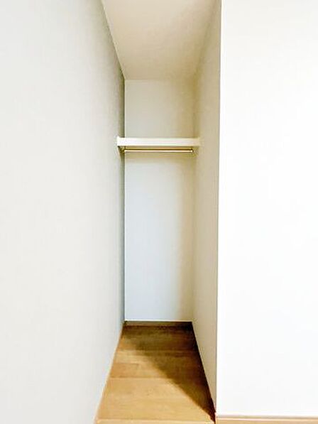 【リフォーム済】北東側洋室の収納部分です。