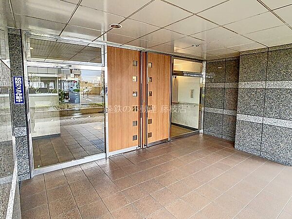 玄関を拡大表示