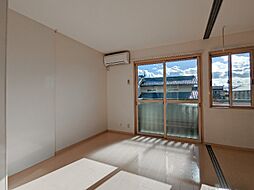 メゾンプリムローズ 2階1LDKのリビング/ダイニング