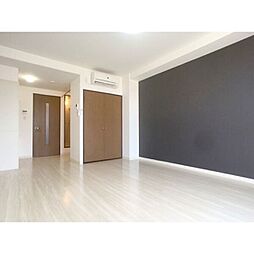 キュウブEX三俣 1階ワンルームのリビング/ダイニング