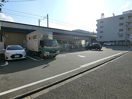 セブンイレブン 西小路丸太町店（354m）