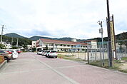 中学校「海田町立海田西中学校まで1718ｍ」