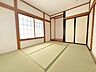 室内：■1階西側和室■陽当たり良好な和室です！玄関入ってすぐの和室なので客間としても便利です！(2026年7月撮影)※リフォーム後写真