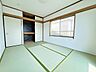 室内：■2階和室■2階にも和室がございます！畳と大きな窓が優しく温かみある空間にしてくれます！(2026年7月撮影)※リフォーム後写真