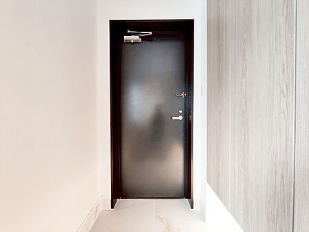 シューズボックスを完備した玄関です。