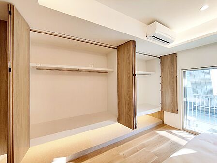 居室にはクローゼットがあり、荷物もスッキリ収納して快適にお過ごしいただけます。