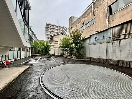 駐車スペースが嬉しいですね。※空き状況は都度ご確認下さい。