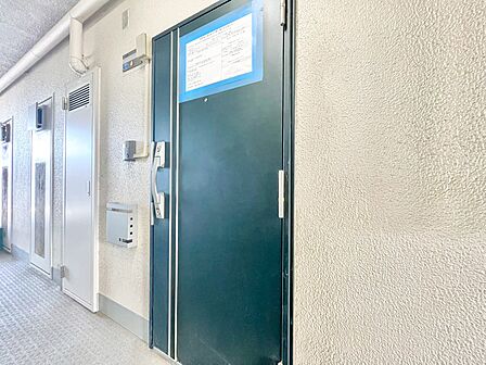 清潔感のある落ち着いた雰囲気の玄関です。