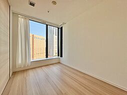 清かで艶やかな時間をもたらしてくれる室内です。