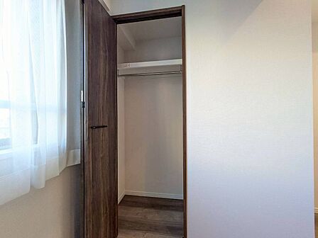 家電やスーツケース、ストック品など何でも片付く嬉しい空間です。