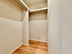 収納スペースが付いていて、お部屋を広く使っていただけます。