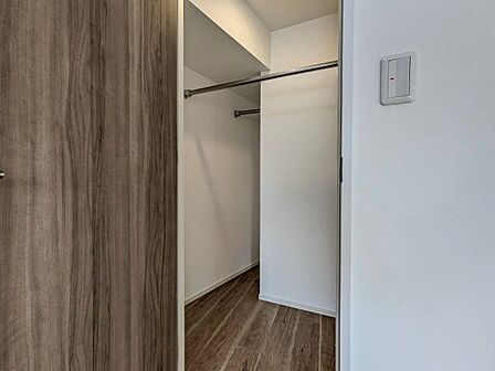 家電やスーツケース、ストック品など何でも片付く嬉しい空間です。