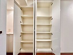 家電やスーツケース、ストック品など何でも片付く嬉しい空間です。