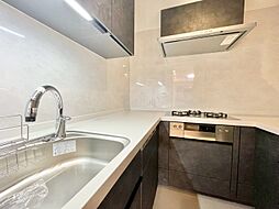 使いやすくスタイリッシュなキッチン空間になっております。