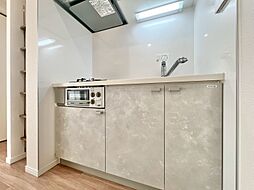 使いやすくスタイリッシュなキッチン空間になっております。