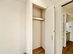 収納スペースが付いていて、お部屋を広く使っていただけます。