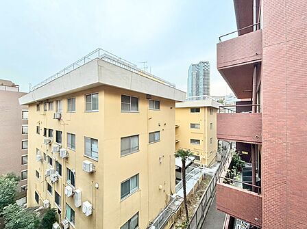 眺望や窓からの景色が良いと、家で過ごす時間も快適です。