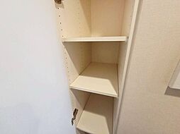 家電やスーツケース、ストック品など何でも片付く嬉しい空間です。
