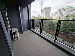 朝の澄んだ空気や、夕方に吹く清々しい風を感じられるバルコニー。