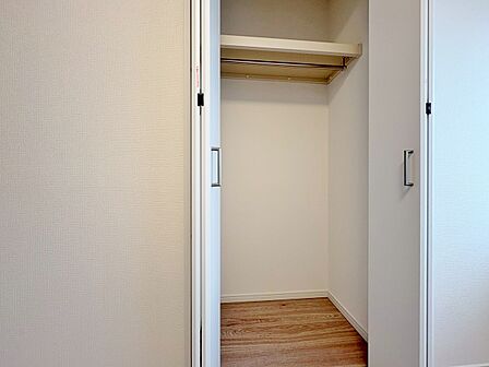 家電やスーツケース、ストック品など何でも片付く嬉しい空間です。