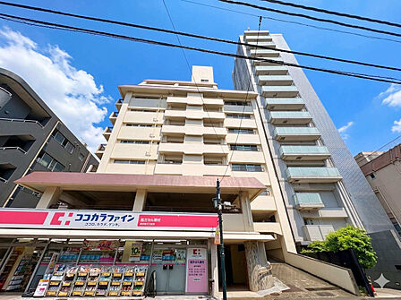 飽きのこないシンプルモダンな外観です。※CG加工により晴天にしています。