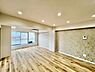 リビング/ダイニング：落ち着いた雰囲気に包まれて、伸びやかな空間。
