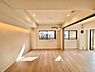 室内：通風・採光に優れ、心地よい光と風が溢れています。