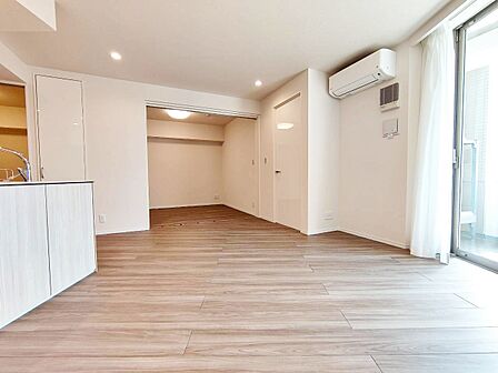 シンプルな内装と偏り過ぎないデザインで統一しました。