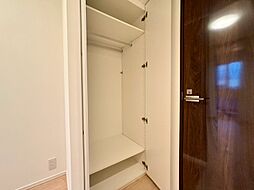 収納スペースが付いていて、お部屋を広く使っていただけます。