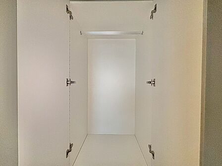 家電やスーツケース、ストック品など何でも片付く嬉しい空間です。