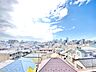 バルコニー：眺望や窓からの景色が良いと、家で過ごす時間も快適です。
