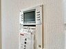 設備：誰が来てもわかる様にモニター付きインターホンを設置。