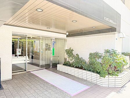 上質感漂う玄関アプローチです。