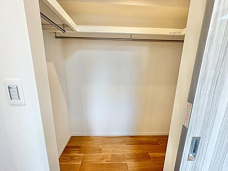 家電やスーツケース、ストック品など何でも片付く嬉しい空間です。