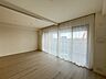 リビング/ダイニング：シンプルな内装と偏り過ぎないデザインで統一しました。