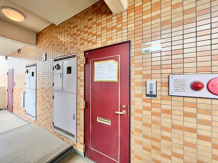清潔感のある落ち着いた雰囲気の玄関です。