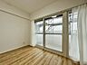 子供部屋：清かで艶やかな時間をもたらしてくれる室内です。