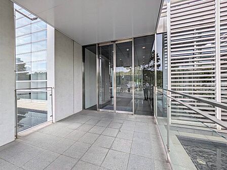上質感漂う玄関アプローチです。