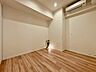 子供部屋：清かで艶やかな時間をもたらしてくれる室内です。