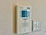 設備：誰が来てもわかる様にモニター付きインターホンを設置。