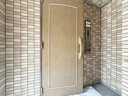 清潔感のある落ち着いた雰囲気の玄関です。