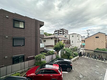 陽当たり・通風・開放感に恵まれた環境です。
