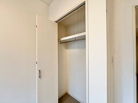 家電やスーツケース、ストック品など何でも片付く嬉しい空間です。