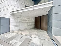 上質感漂う玄関アプローチです。