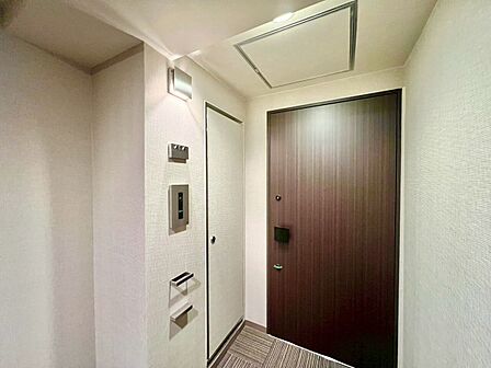 清潔感のある落ち着いた雰囲気の玄関です。