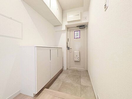 清潔感のある落ち着いた雰囲気の玄関です。